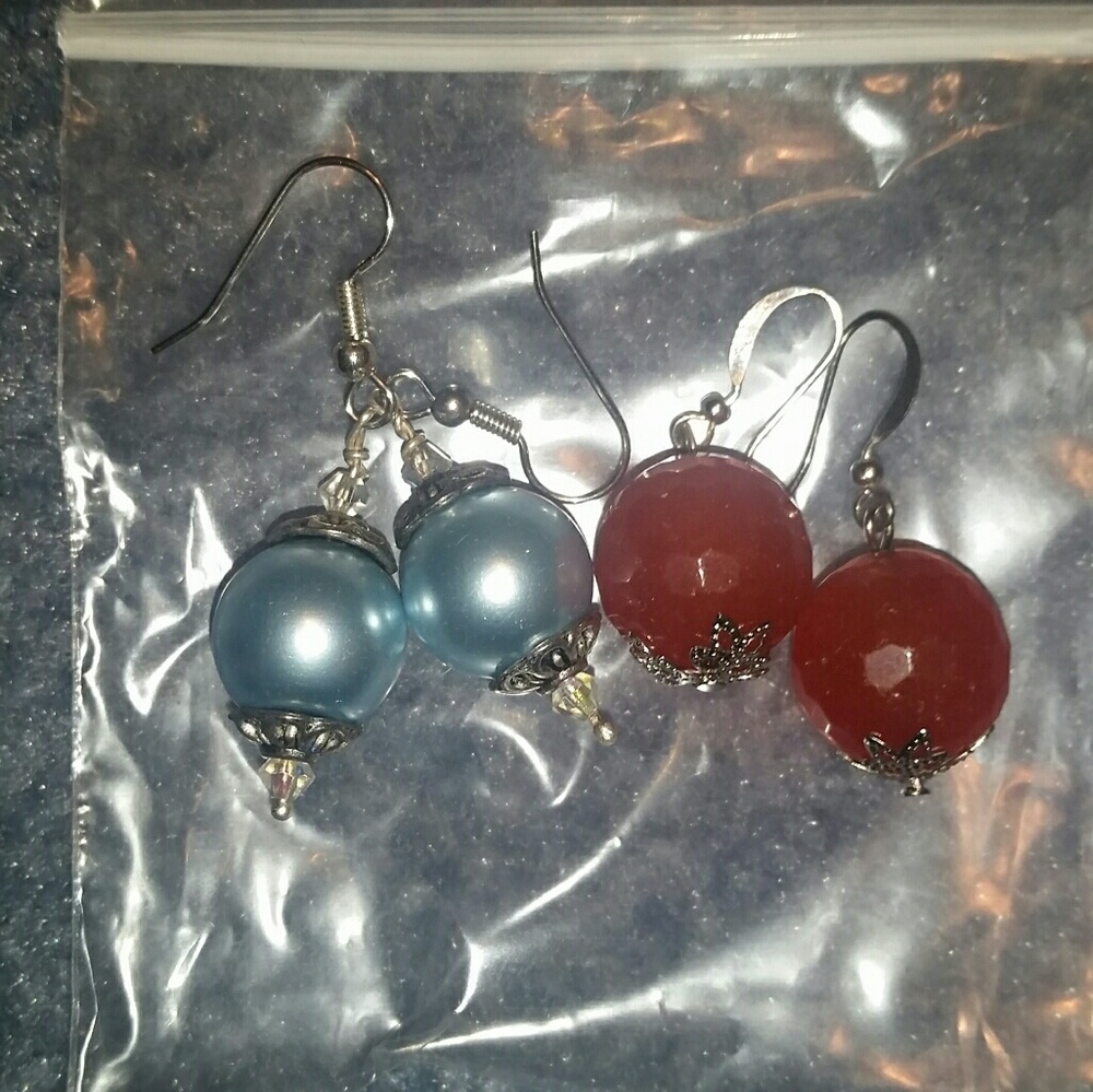 Bundle of 2 pairs of beaded earrings