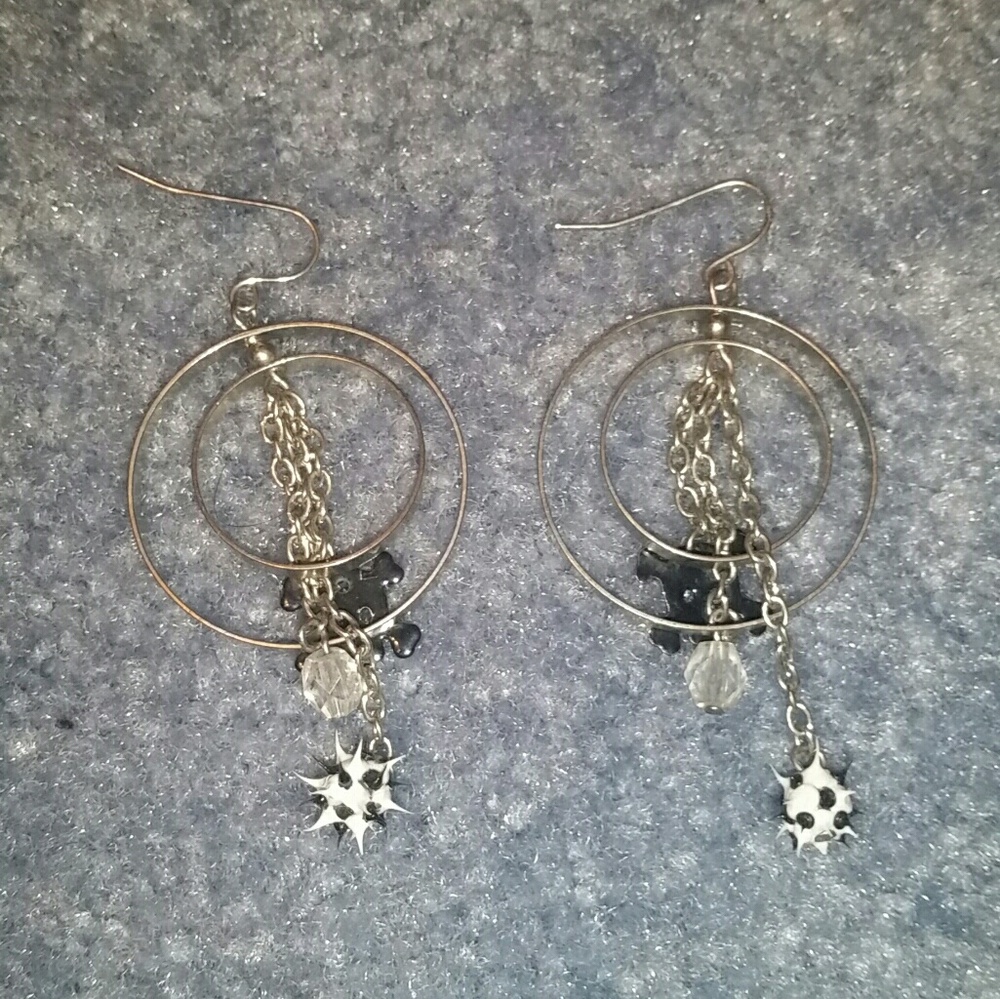 Dangly skull hoop earrings
