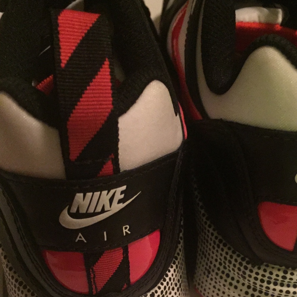 NEW! Nike Air Max Size 7 Womens- Red, Black, White