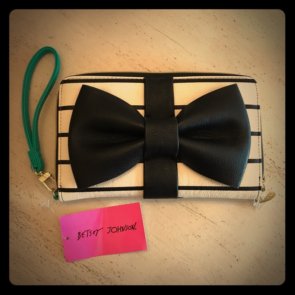 Betsey Johnson bow wristlet