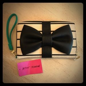 Betsey Johnson bow wristlet
