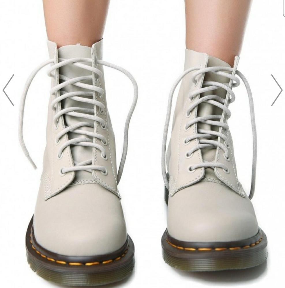 HPDoc Martens Booties Fall Fashion must-have! - Picture 2 of 7