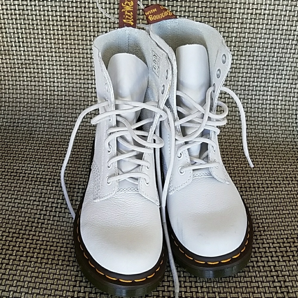 HPDoc Martens Booties Fall Fashion must-have! - Picture 5 of 7