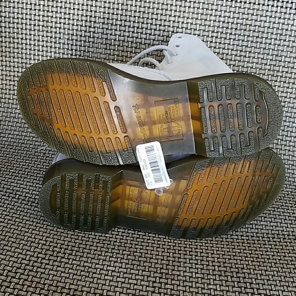 HPDoc Martens Booties Fall Fashion must-have! - Picture 6 of 7