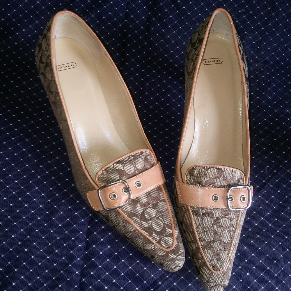 Coach Jayne  Signature Heel - Size 8B, Runs Narrow