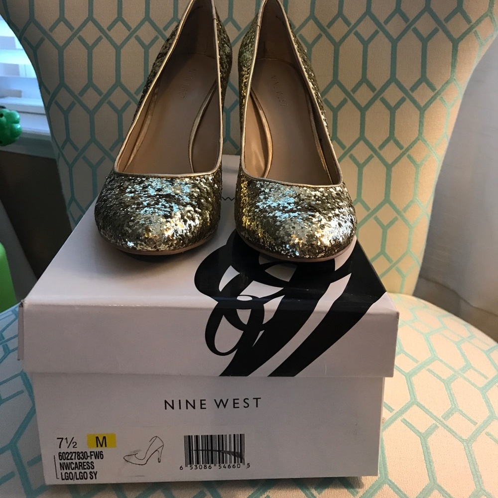 NWT Nine West Gold Glitter Heels