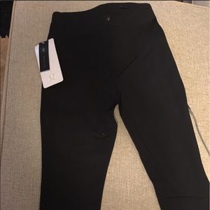 NWT Lululemon crop
