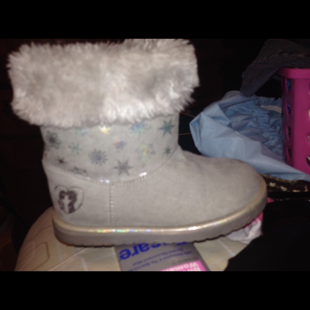 Girls frozen boots