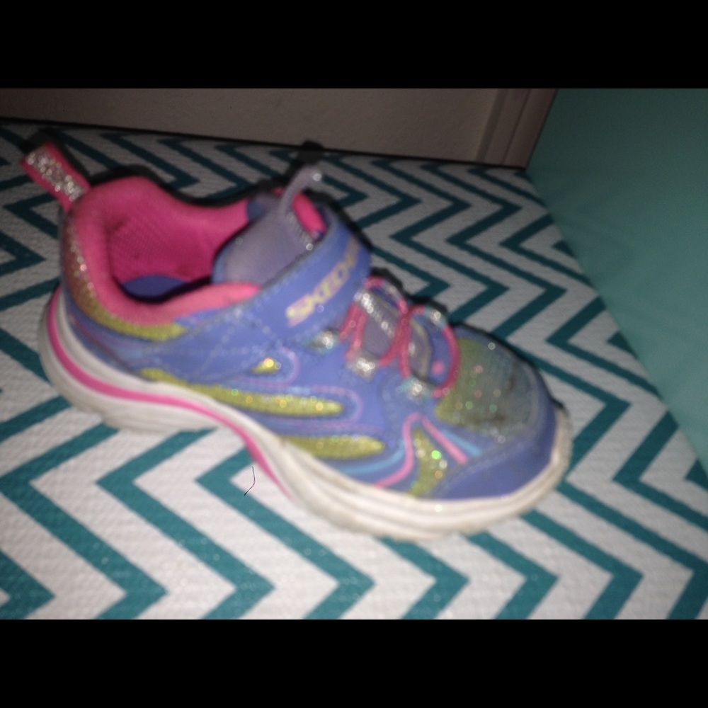 Toddlers Skechers tennis shoes