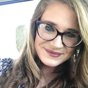 Meet your Posher, Caitlin