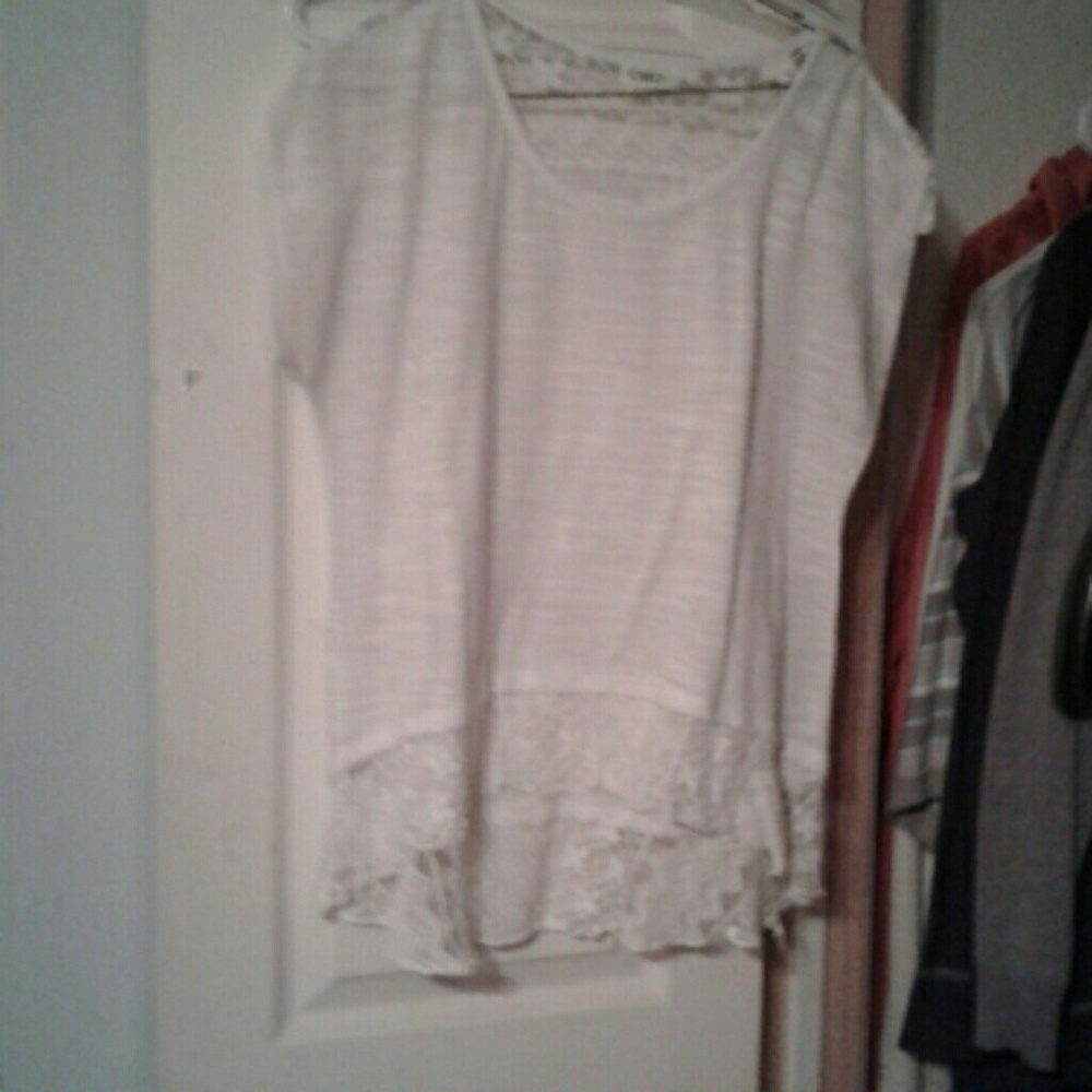 Women's shirt very nice only worn one time
