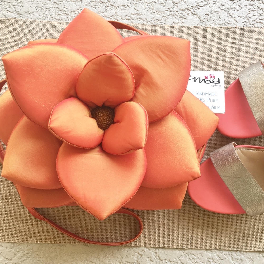 Derby style Silk Taffeta shoulder bag.