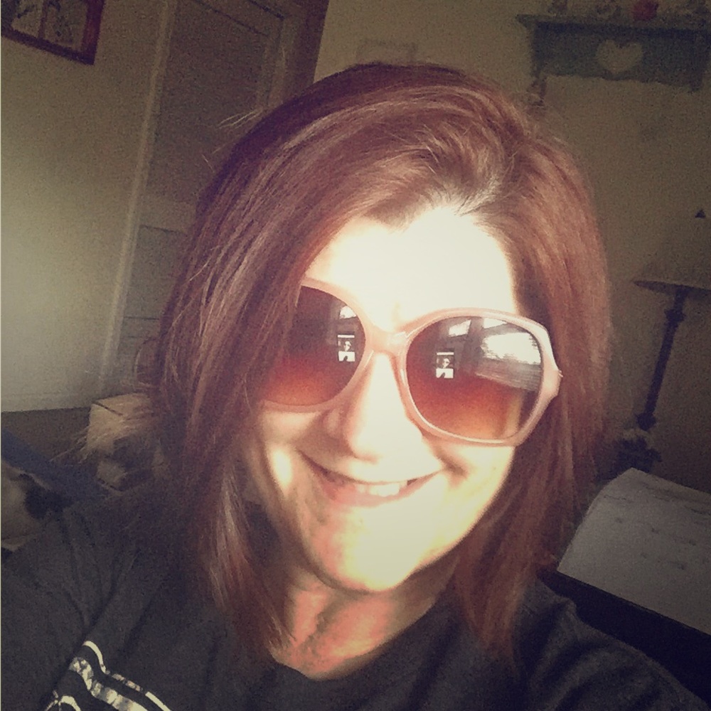 Hi! I'm Sheila and I'm your Posher!