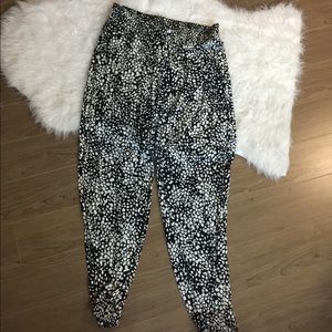 Black and white harem pants size XL