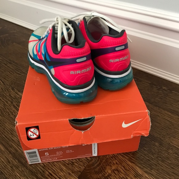 Women's Nike Air Max - Picture 3 of 4