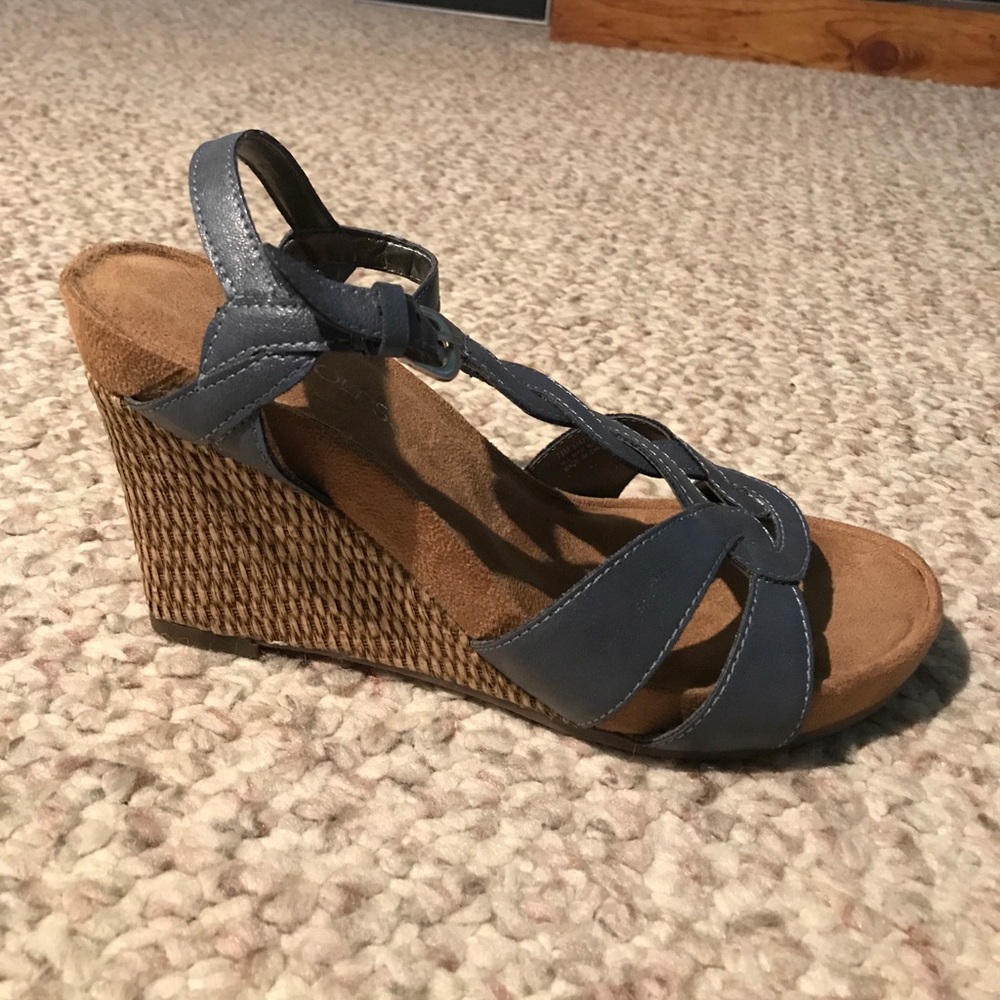 Aerosoles wedge