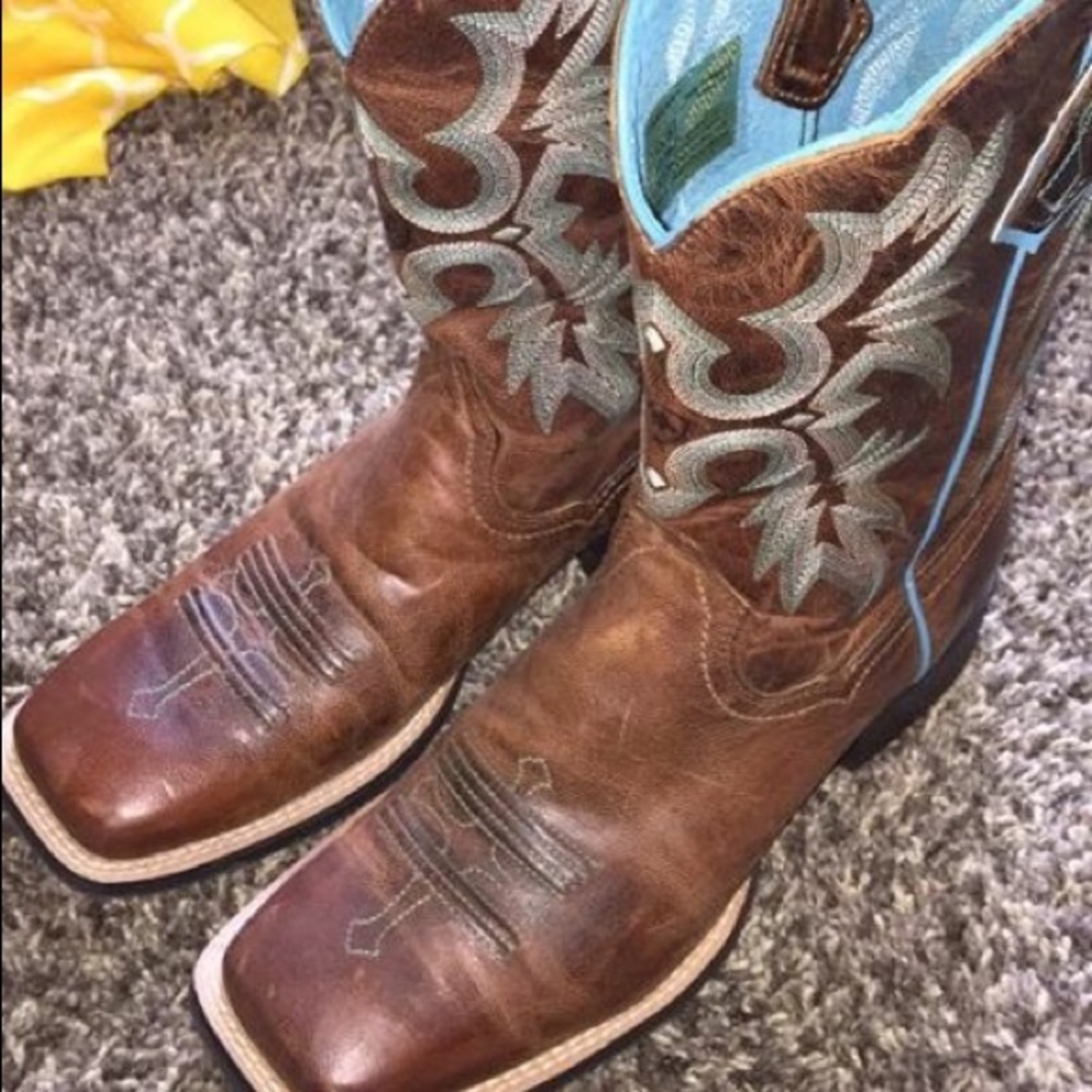 Women's Ariat Square Toe Boots. Size 8.5.