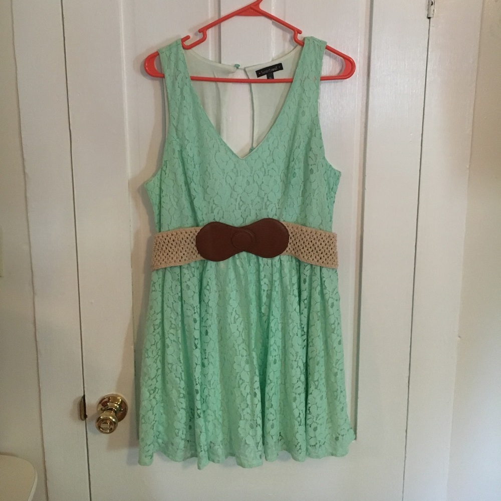 Very cute mint green dress with belt!