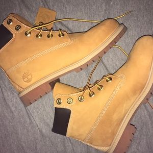 LIKE NEW Timberland Boots