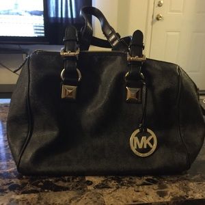Michael Kors Greyson.