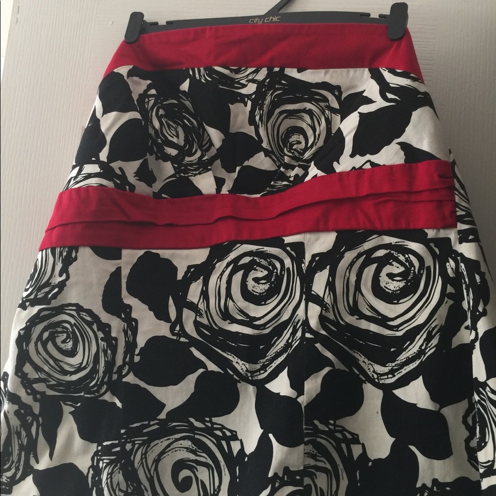 Torrid sexy strapless top Blk/red elastic back sz1