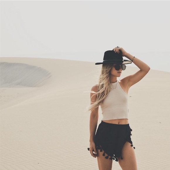 Meet your Posher, Amelia - Picture 2 of 2