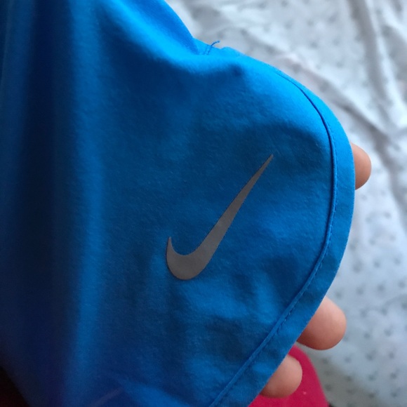Blue nike shorts - Picture 3 of 3