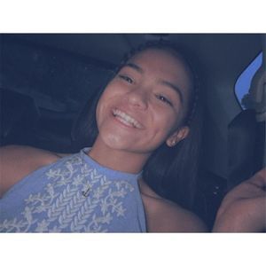 Meet your Posher, Camila