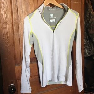 Columbia size medium Omni freeze pull over