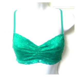 PRETTY bralette in lace