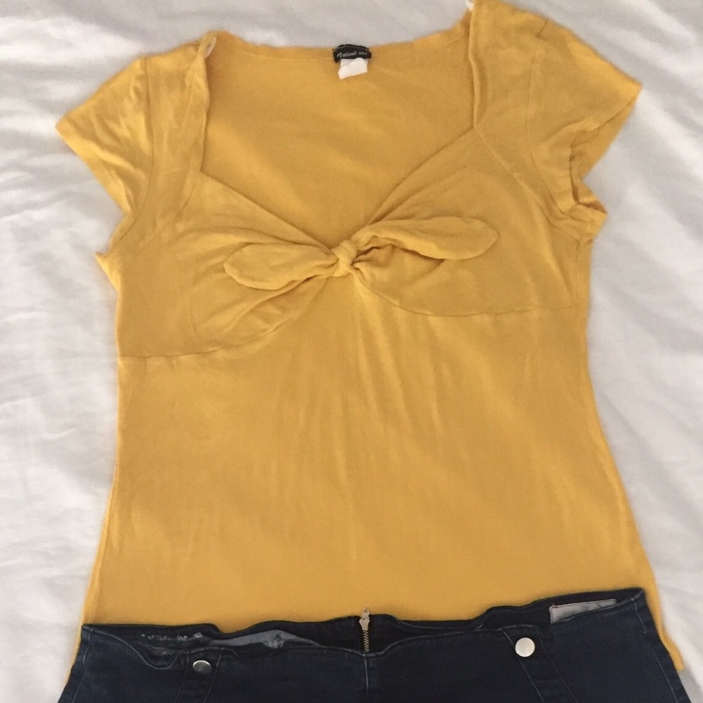 Yellow pinup style shirt in size 1x