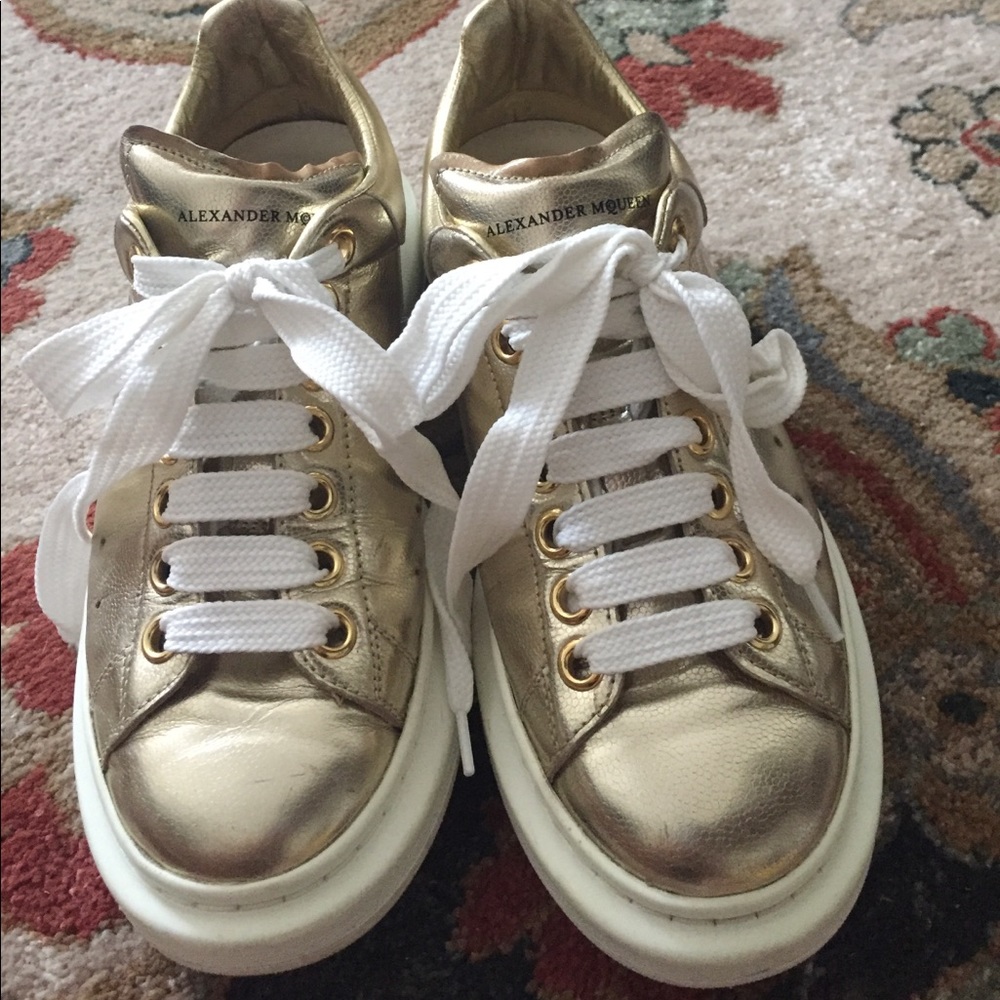 Womens Embossed Metallic Leather Platform Sneakers