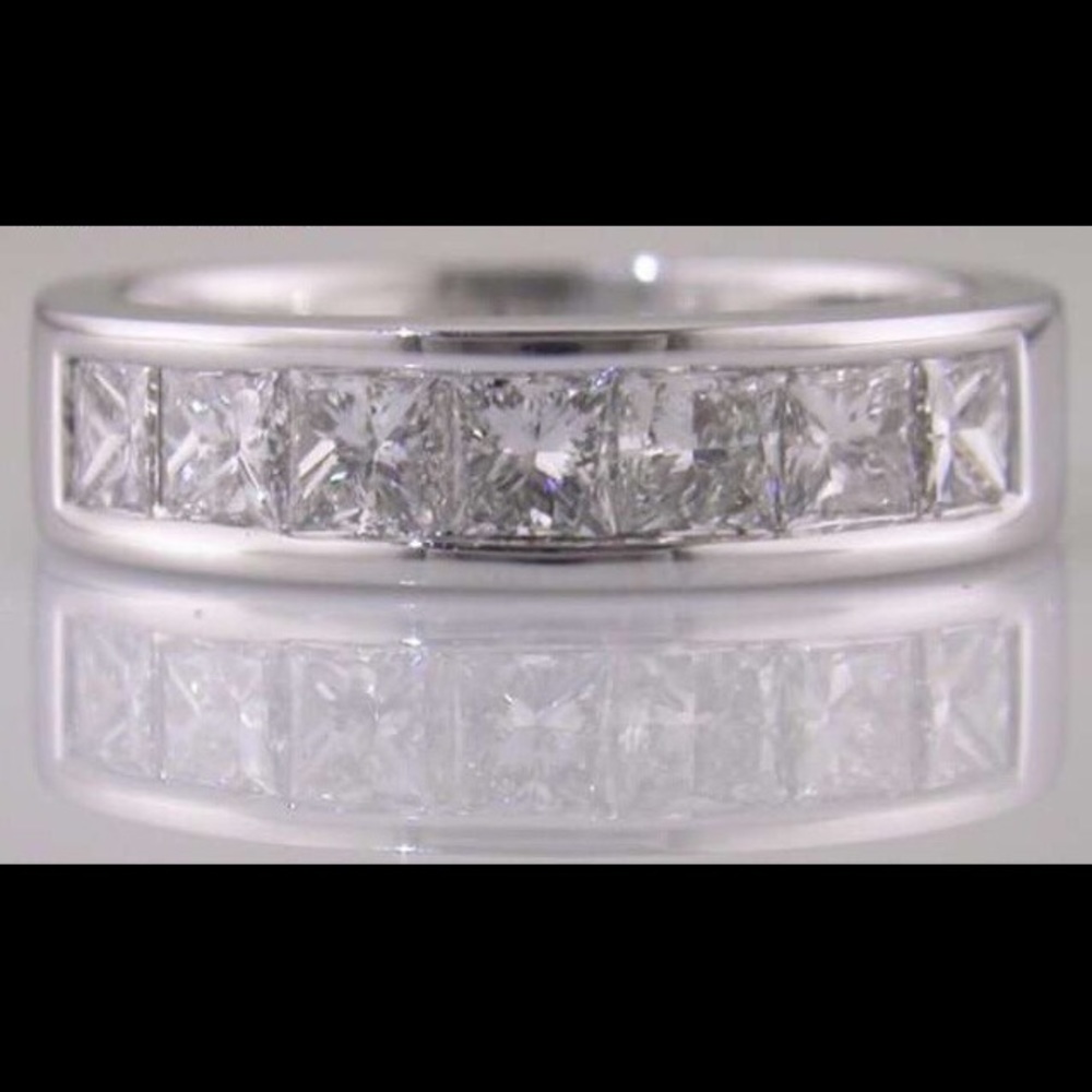 Ring white Gold 18kt with 7 princess diamonds.