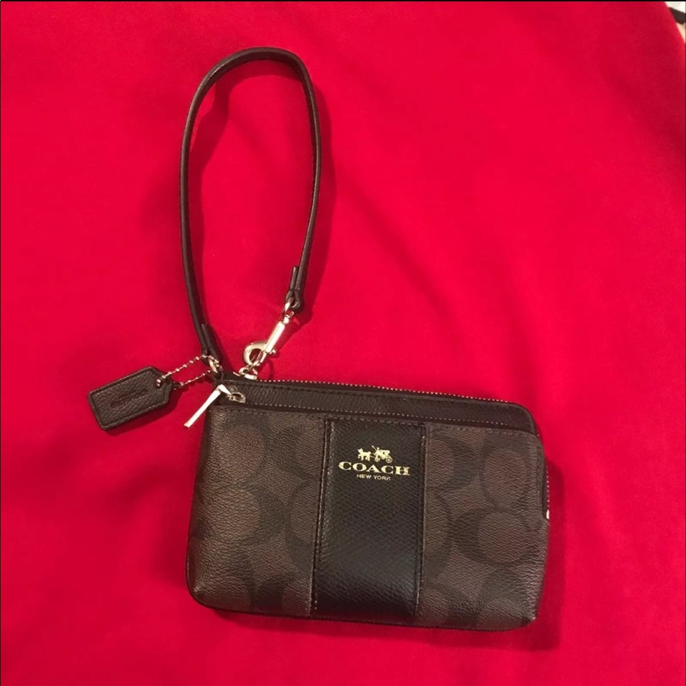 COACH Leather Wristlet ⭕️Make me an OFFER ⭕️🙌🏻
