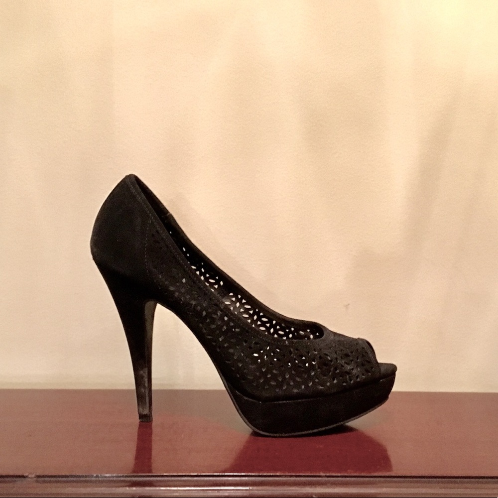 Like-new Apt. #9 black peep-toe heels