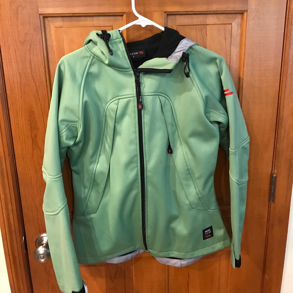 Light weight snow jacket