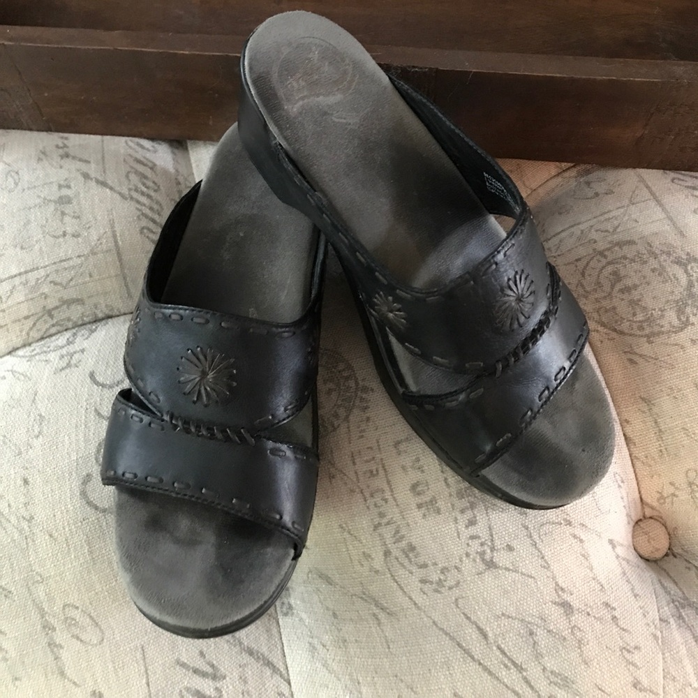 Dansko Black Leather Sandals Size 39 US 8.5 / 9