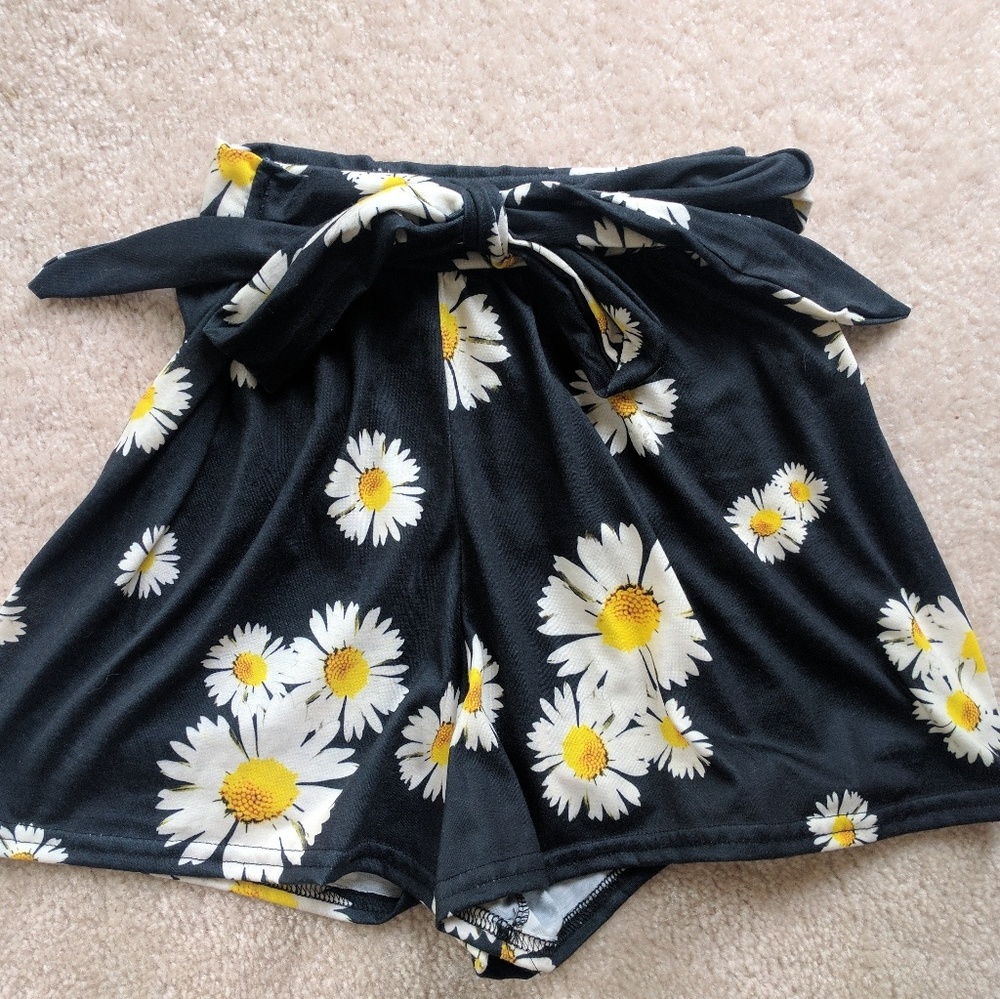 Boohoo Womens Laura Daisy Tie Belt Flippy Shorts