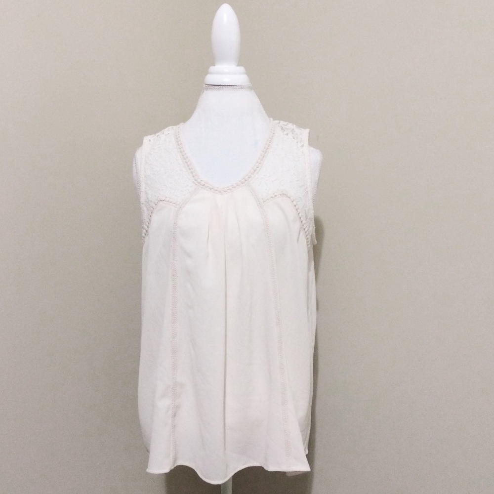 Monteau Sleeveless Lace Top