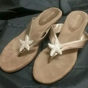 Kitten heel aerosoles sandals