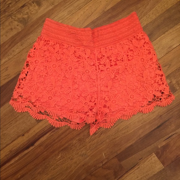 Coral Crochet shorts - Picture 2 of 4
