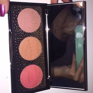 Becca Blushed With Light Palette