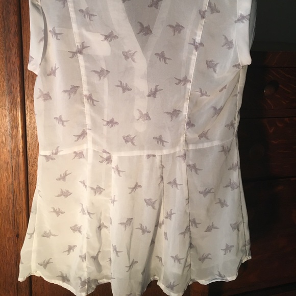 Cute, semi-sheer short-sleeve blouse, size M - Picture 2 of 5