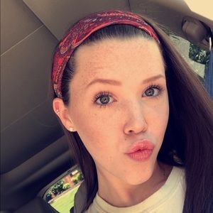 Meet your Posher, Kayla