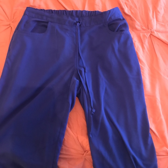 Greys anatomy scrub pants and top. - Picture 4 of 5