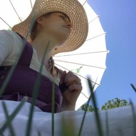 Meet your Posher, Emily - Picture 1 of 1