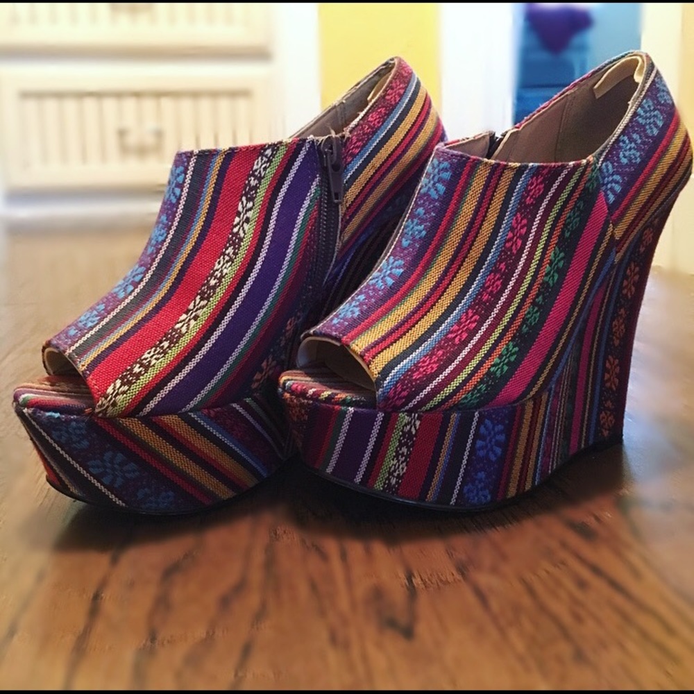 Steve Madden Tribal Wedges