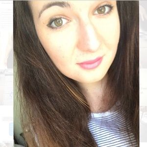 Meet your Posher, Chloe