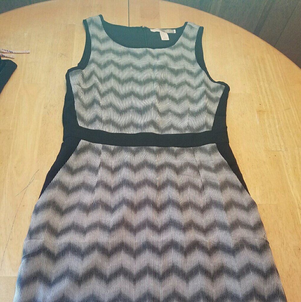 Black and grey zigzag zag stripped dress