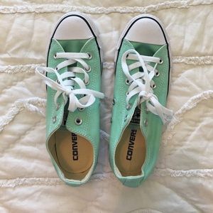 Turquoise low top converse all star chucks